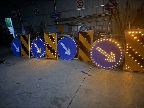 河南河南河南太阳能交通标牌 河南自发光交通路标牌厂家